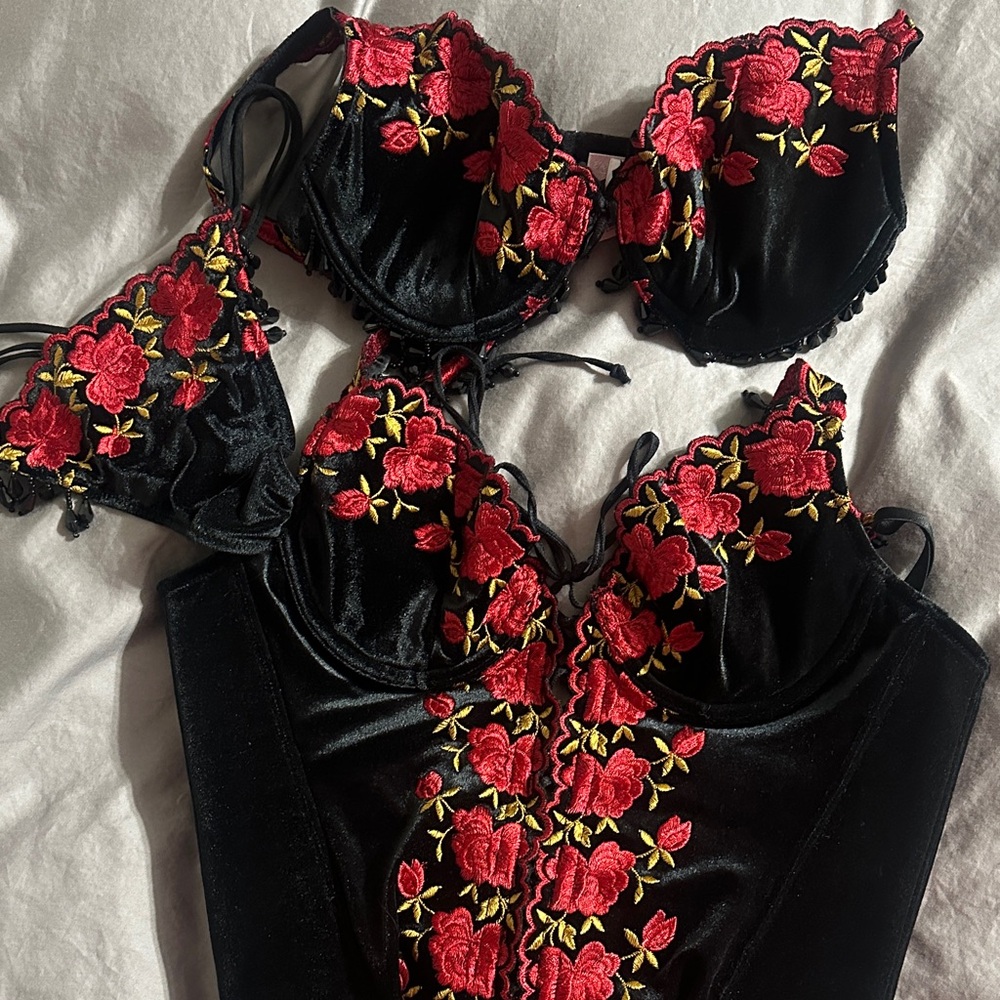 Victoria's Secret Black lingerie set with Red and Gold  Design- sizing in desc